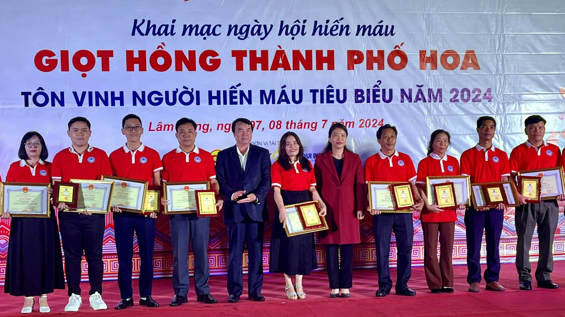 Lãnh đạo tỉnh biểu dương người hiến máu tiêu biểu toàn tỉnh năm 2024