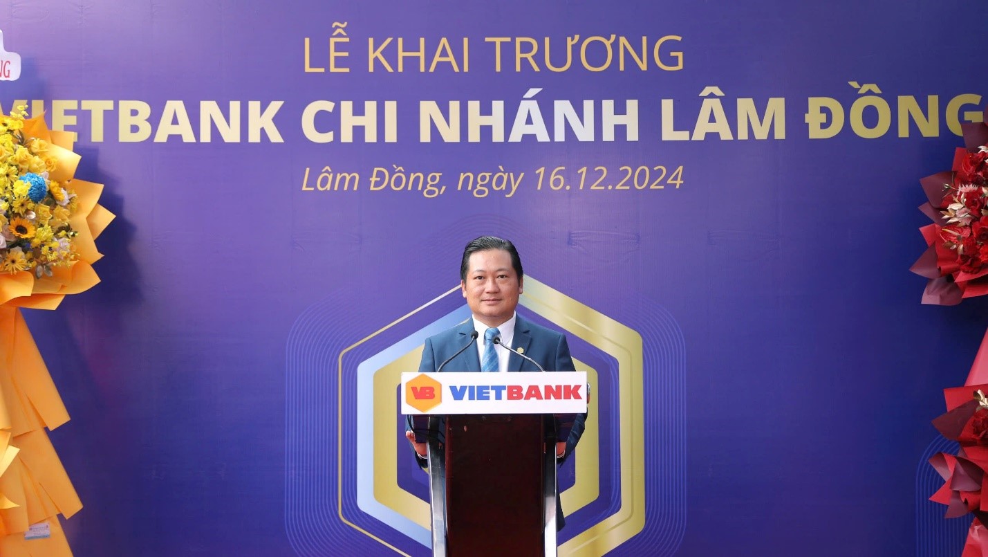 Ông Dương Nhất Nguyên, Chủ tịch HĐQT Vietbank phát biểu tại buổi lễ khai trương