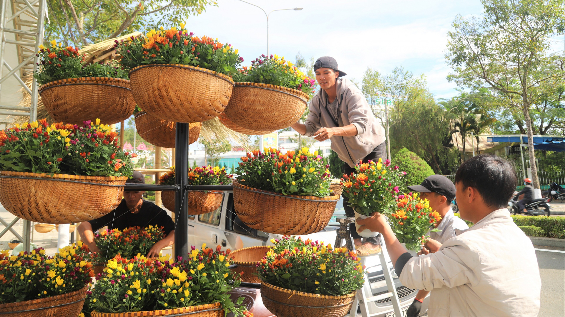 Bảo Lộc tập trung trang trí phố phường chào mừng Festival Hoa Đà Lạt lần thứ X