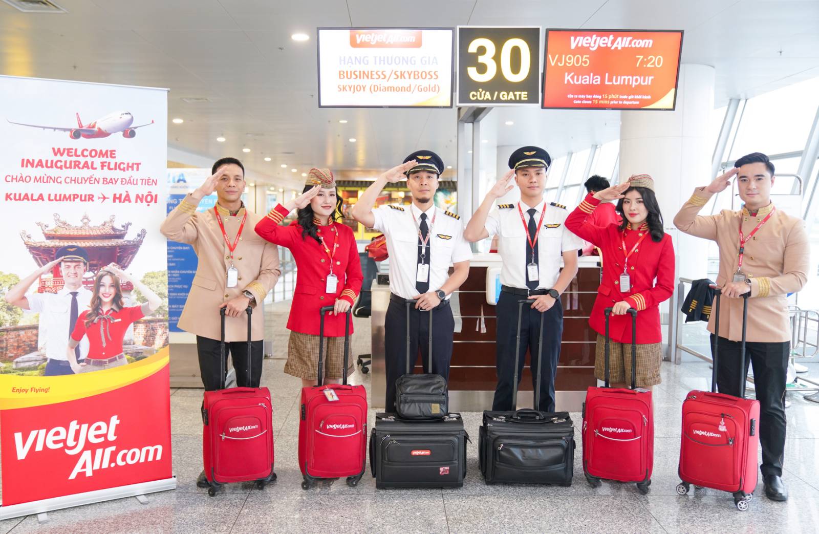 Vietjet chào mừng chuyến bay đầu tiên giữa Kuala Lumpur (Malaysia) và Hà Nội