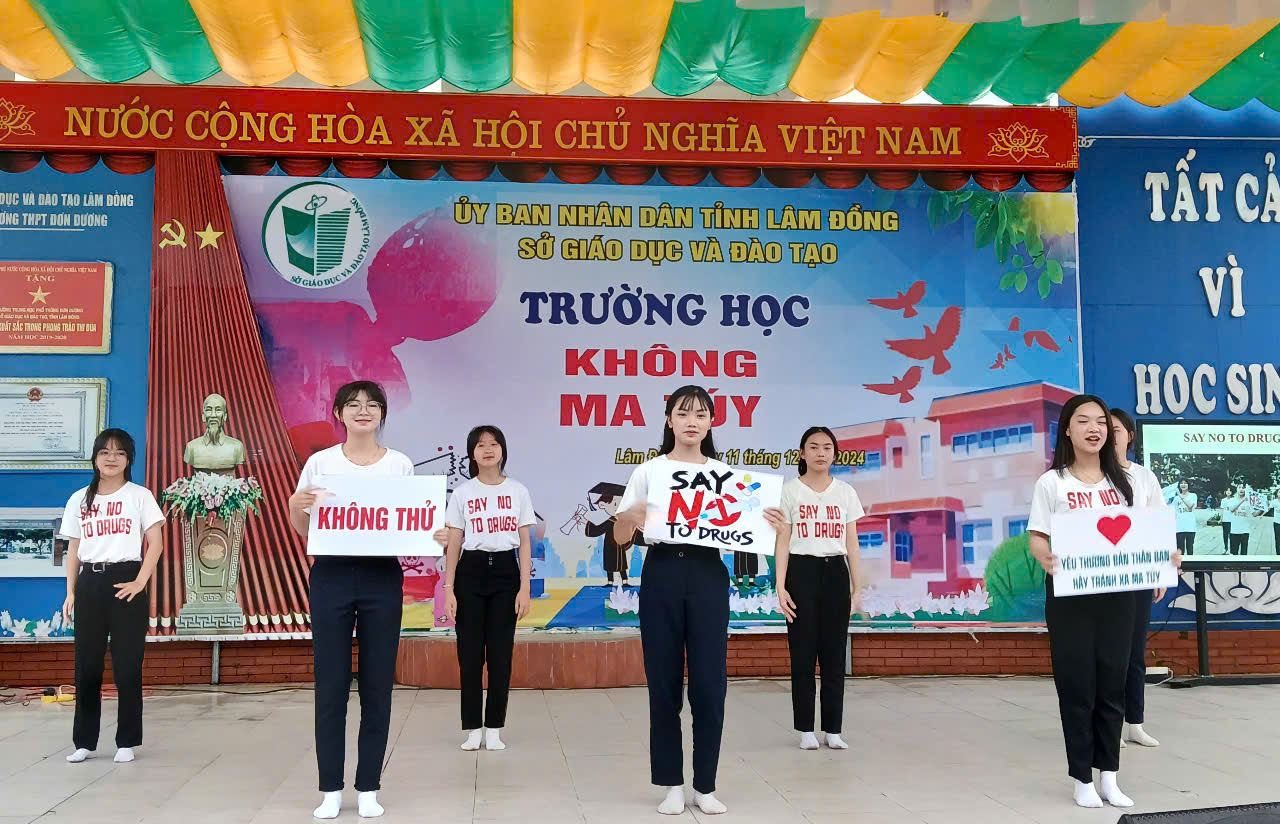 Trường THPT Đơn Dương đoạt giải Nhất cuộc thi “Trường học không ma túy”