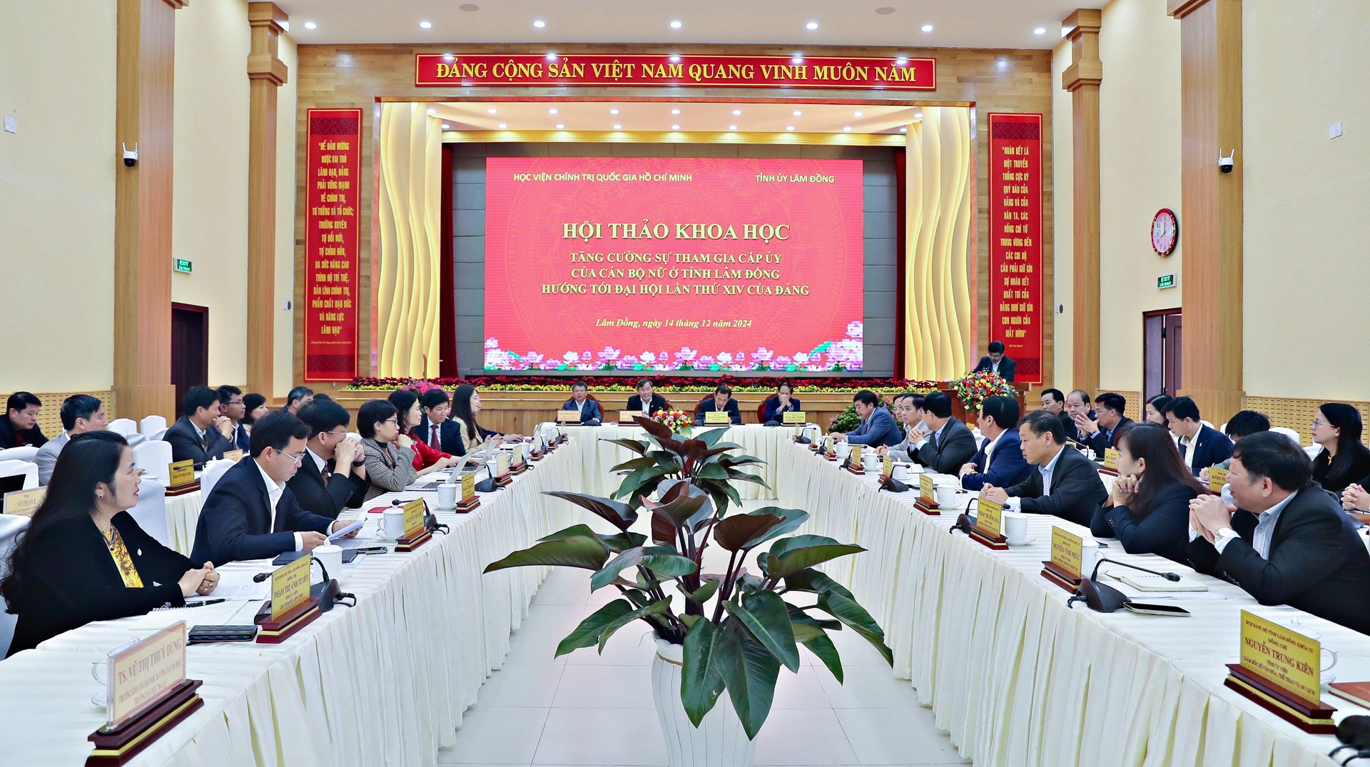 Quang cảnh buổi Hội thảo khoa học