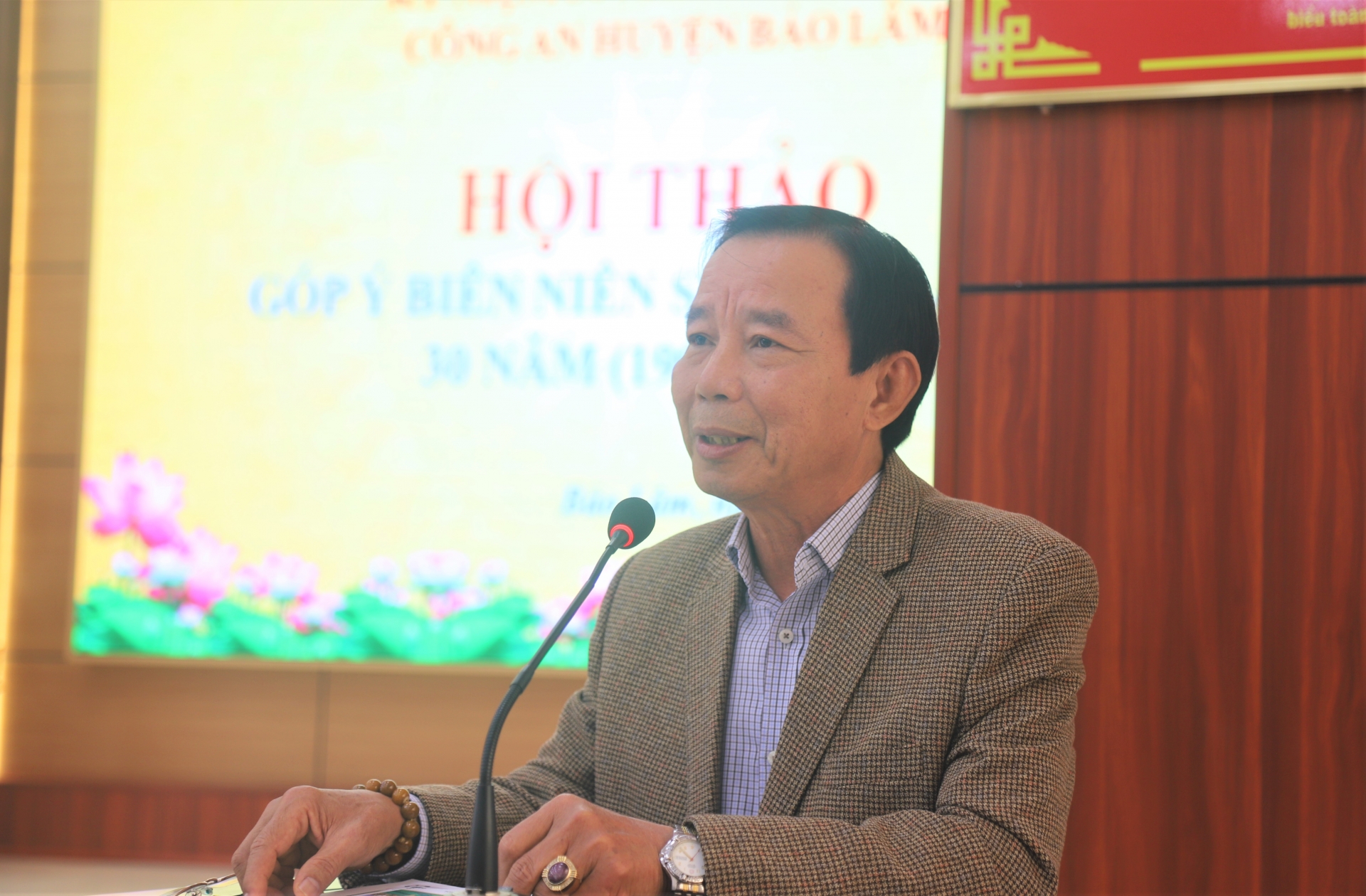 Đại tá Nguyễn Minh Thiệt - Nguyên trưởng Công an huyện Bảo Lâm (giai đoạn 1994 - 2008) đóng góp ý kiến tại Hội thảo