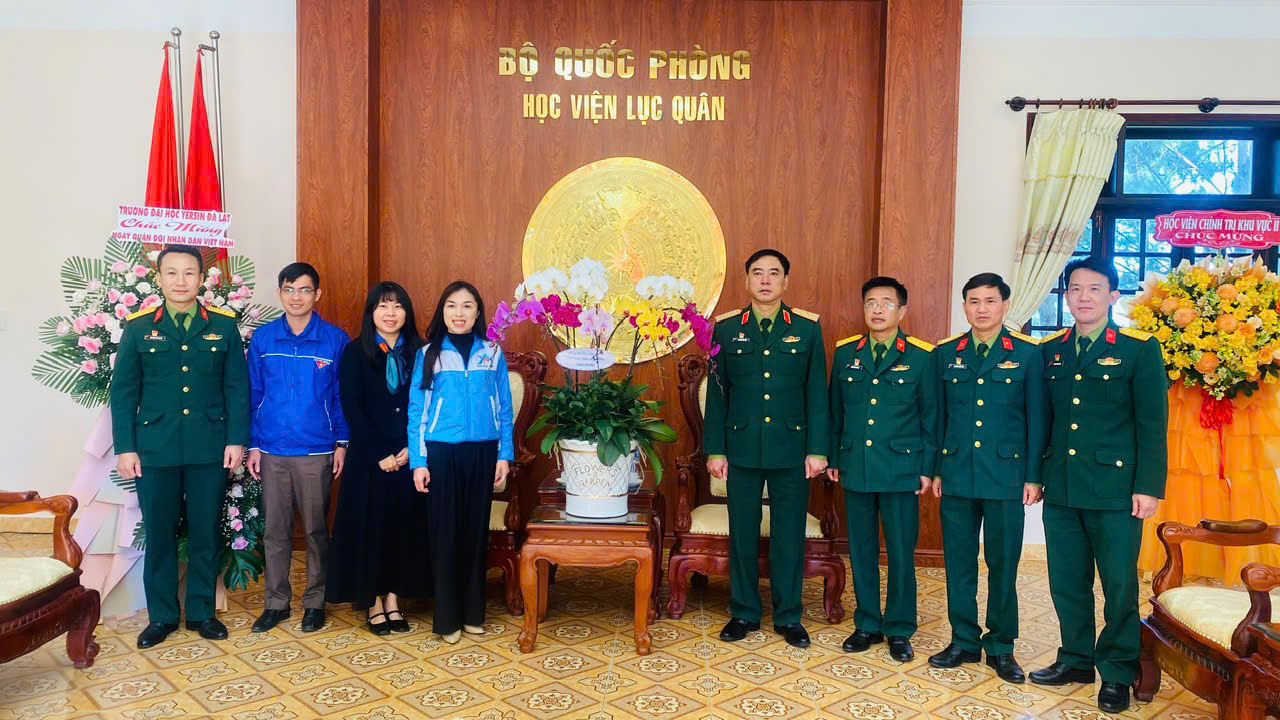 Tỉnh Đoàn Lâm Đồng thăm, chúc mừng Học viện Lục quân