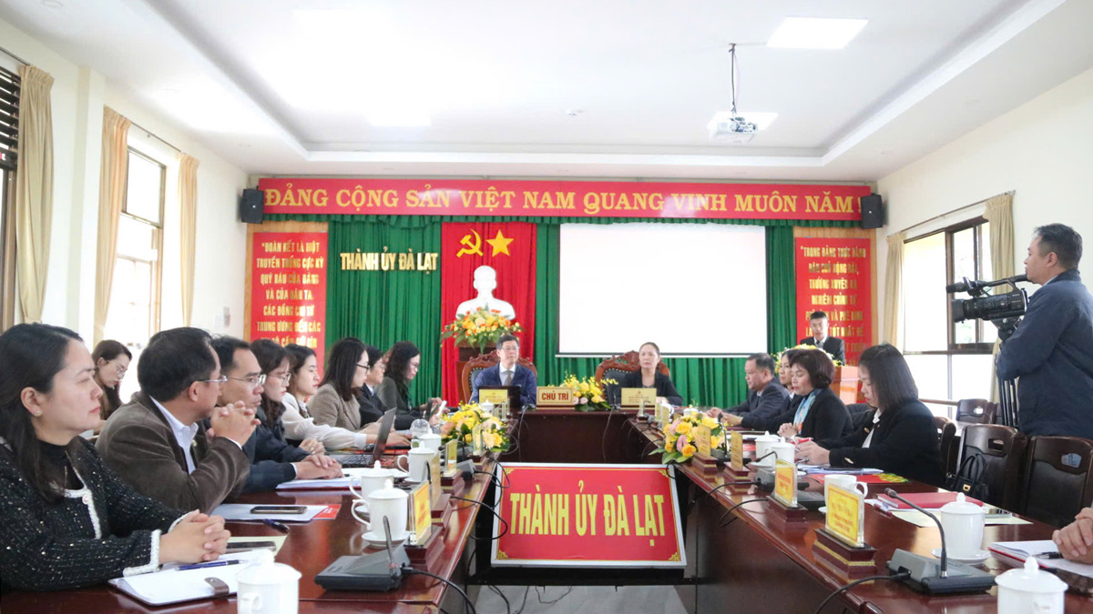 Học viện Chính trị quốc gia Hồ Chí Minh làm việc với Thành ủy Đà Lạt về công tác cán bộ nữ