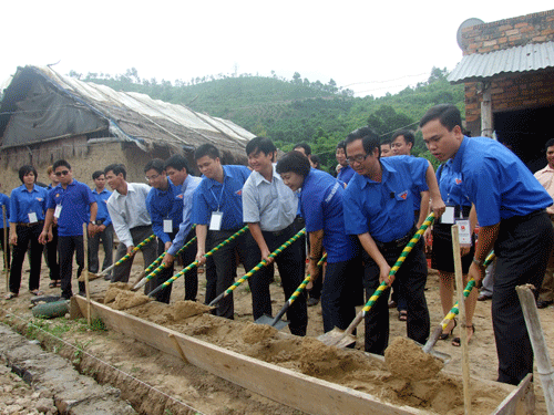  Thành đoàn Hà Nội khởi công xây nhà tình nghĩa tặng thanh niên tiền trạm Thủ đô. Ảnh: website ĐCSVN