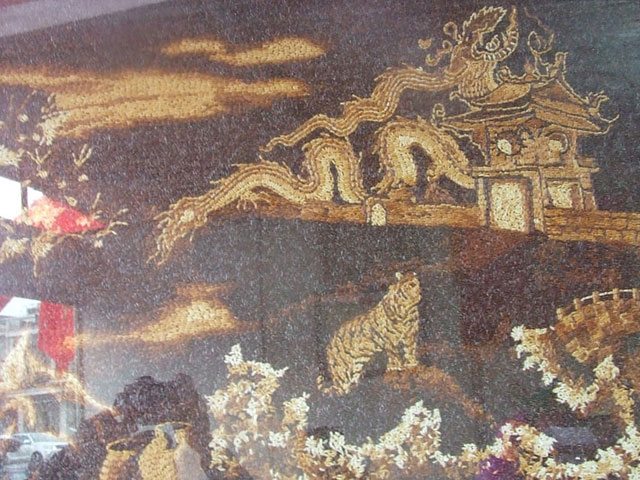 Tranh “Rồng bay” từ gạo rang mừng Thăng Long - Hà Nội 1000 tuổi