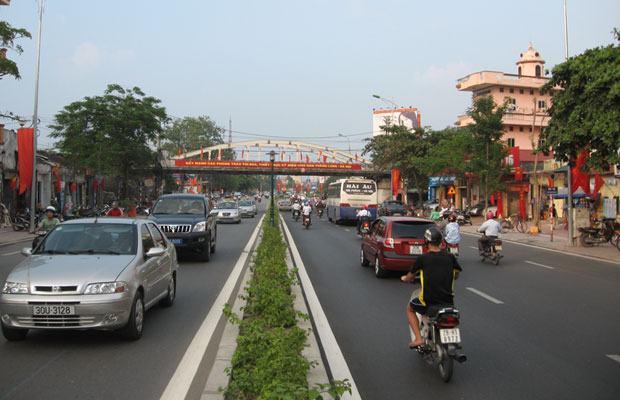 Ngỡ ngàng đường Nguyễn Văn Cừ