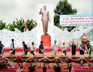 Lễ khởi công xây dựng tượng đài “Bác Hồ với các dân tộc Tây Nguyên”.