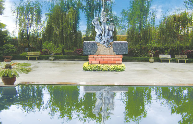 Phác thảo nhóm tượng tại nghĩa trang thành phố Đà Lạt