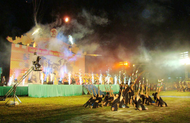 Hà Nội anh dũng, kiên trung qua cảnh diễn trong đêm khai mạc Những ngày hội văn hóa Hà Nội tại Lâm Đồng.