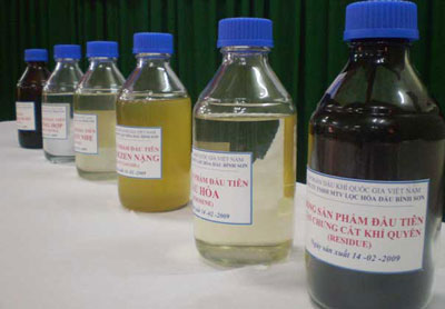 Những mẫu sản phẩm xăng dầu đầu tiên của nhà máy lọc dầu Dung Quất