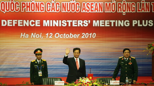 Thủ tướng Nguyễn Tấn Dũng đến dự khai mạc và phát biểu chào mừng.