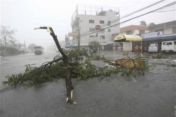 Siêu bão Megi tàn phá Philippines, ít nhất 3 người đã chết