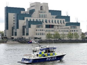 Trụ sở MI6 bên bờ sông Thames.