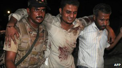 Đánh bom đẫm máu làm rung chuyển Karachi