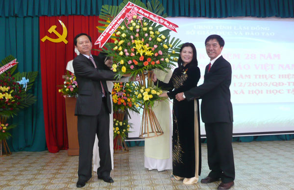 Kỷ niệm 28 năm Ngày Nhà giáo Việt Nam