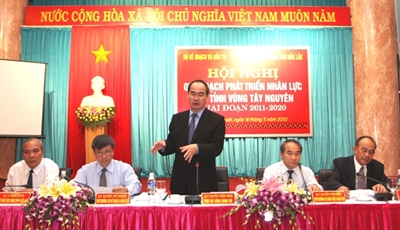 Phó Thủ tướng Nguyễn Thiện Nhân phát biểu tại Hội nghị.