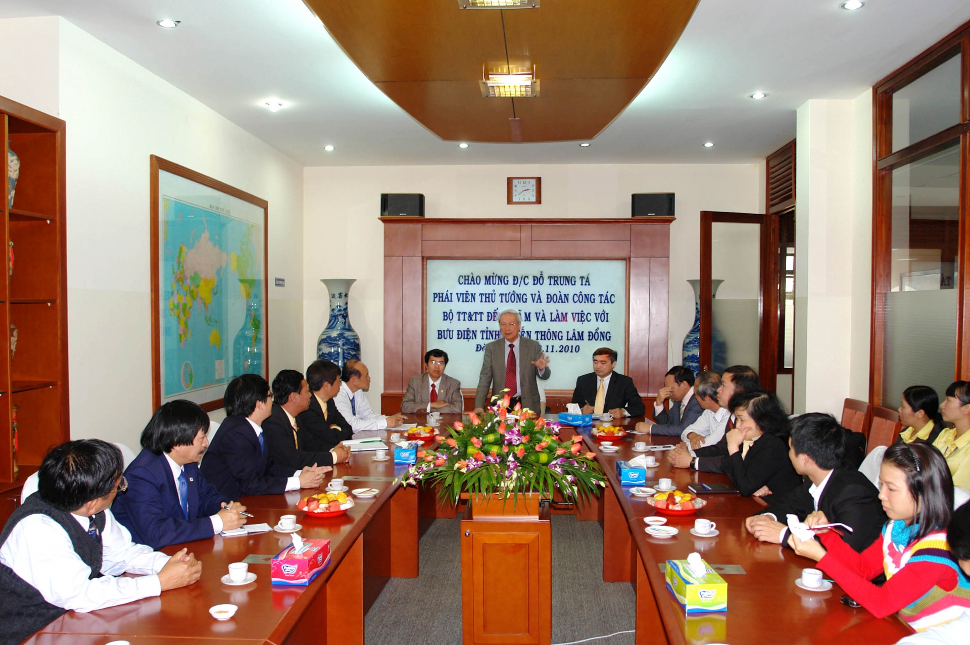 Đoàn làm việc tại Bưu Điện và Viễn thông Lâm Đồng. 