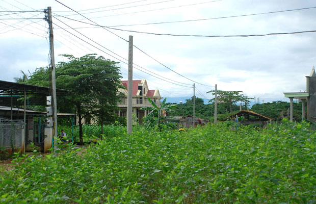 Những đường dây kéo điện tạm, mua điện giá cao của các hộ dân thôn Văn Minh - Tân Văn (Lâm Hà).