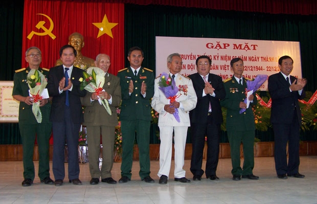 Gặp mặt truyền thống kỷ niệm 66 năm Ngày thành lập Quân đội nhân dân Việt Nam