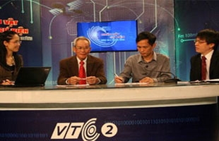 Các khách mời tham gia buổi đối thoại (từ phải sang): ông Mai Liêm Trực, ông Nguyễn Thành Nam và ông Lê Quốc Minh. 