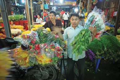 Chợ hoa đêm Đà Lạt ở Đầm Sen
