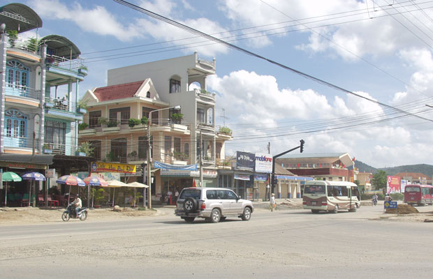 Đạ Huoai đang ra sức thi đua để phát triển nhanh và bền vững (một góc thị trấn Madagui).