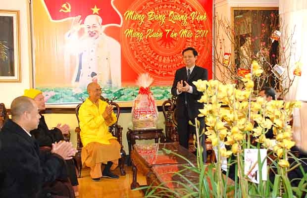 Đồng chí Bí thư Tỉnh ủy Huỳnh Phong Trang gặp mặt chúc tết các chức sắc tôn giáo.