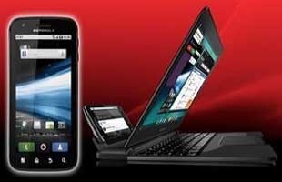 Motorola ATRIX 4G và chiếc Laptop Dock có khả năng kết hợp.