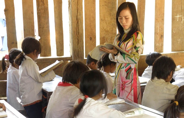 Giờ Tiếng Việt của cô và trò Tiểu học Đạ Nhing