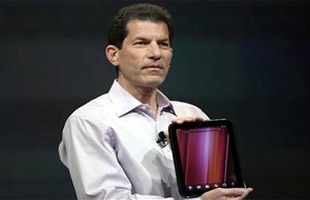 Jon Rubinstein, CEO Palm của HP giới thiệu máy tính bảng TouchPad đầu tiên sử dụng hệ điều hành WebOS.
