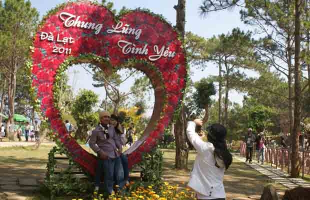 Đà Lạt: Trên 2.000 bạn trẻ cùng du khách tham dự Lễ hội tình yêu