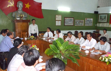 Đồng chí Huỳnh Phong Tranh – UV T.Ư Đảng, Bí thư Tỉnh ủy Lâm Đồng làm việc tại Đảng ủy Công ty CP chè.