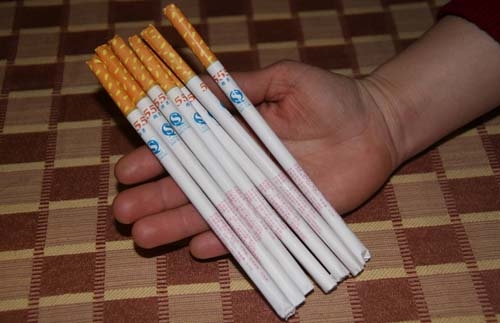  Kẹo thuốc lá không rõ nguồn gốc xuất xứ bày bán ở Đà Lạt. Ảnh Tư liệu BLĐ