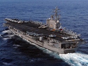 Tàu sân bay USS Ronald Reagan tới vùng biển Nhật Bản ngày 13/3, tham gia công tác cứu trợ nạn nhân động đất và sóng thần. (Nguồn: AFP/TTXVN)