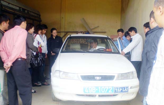 Ngày càng nhiều người Lâm Đồng học, thi cấp bằng lái ô tô cho nhu cầu của mình.