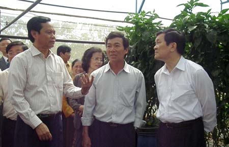 Đồng chí Trương Tấn Sang làm việc tại xã nông thôn mới Tân Hội