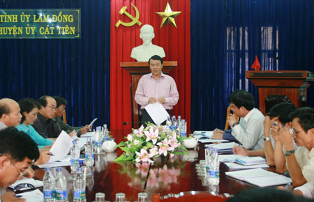 Đồng chí Trương Văn Thu - Phó Chủ tịch UBND tỉnh Lâm Đồng, làm việc tại  huyện Cát Tiên