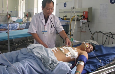 Bệnh nhân Vũ tại Bệnh viện Đa khoa Lâm Đồng.