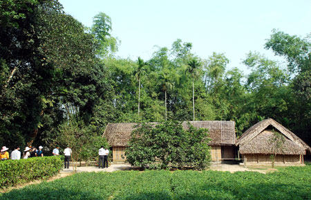  Quê hương, làng sen – Nam Đàn của Chủ tịch Hồ Chí Minh.