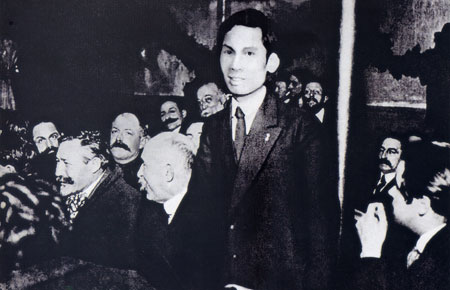 Chủ tịch Hồ Chí Minh tại Đại hội Tua thành lập Đảng cộng sản Pháp (1920). Ảnh Tư liệu