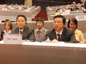  Thứ trưởng Trần Hồng Quân cùng đoàn đại biểu VN tại đại hội, ngày 25/5. (Ảnh: Lê Thanh/Vietnam+)
