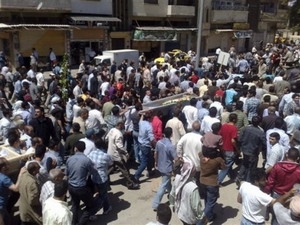 Một cuộc biểu tình chống chính phủ Syria ở thành phố Homs, Syria, tháng 5/2011. (Nguồn: AP) 