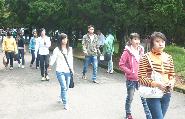 Thí sinh tham dự kỳ thi đại học tại Đà Lạt.  