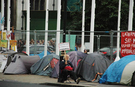 Những túp lều của người biểu tình