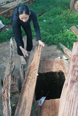 Giếng nước gia đình bà Huỳnh Thị Đậm không thể sử dụng do bị ô nhiễm.