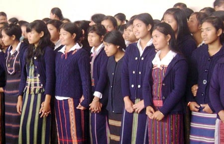 Học sinh Trường PTDTNT Lâm Đồng tề tựu đông đủ trong ngày tựu trường.