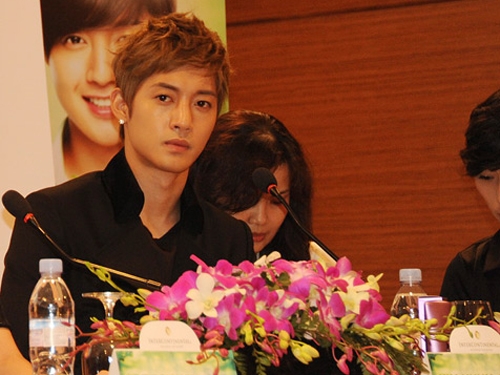 Hai chữ “thần tượng” sau khi Kim Hyun Joong đến Việt Nam