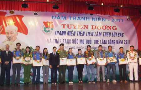 Những tấm gương điển hình tiên tiến